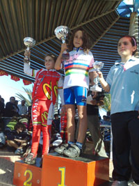 Elbe Bike sur la plus haute marche du podium Elba Island Cycling Association