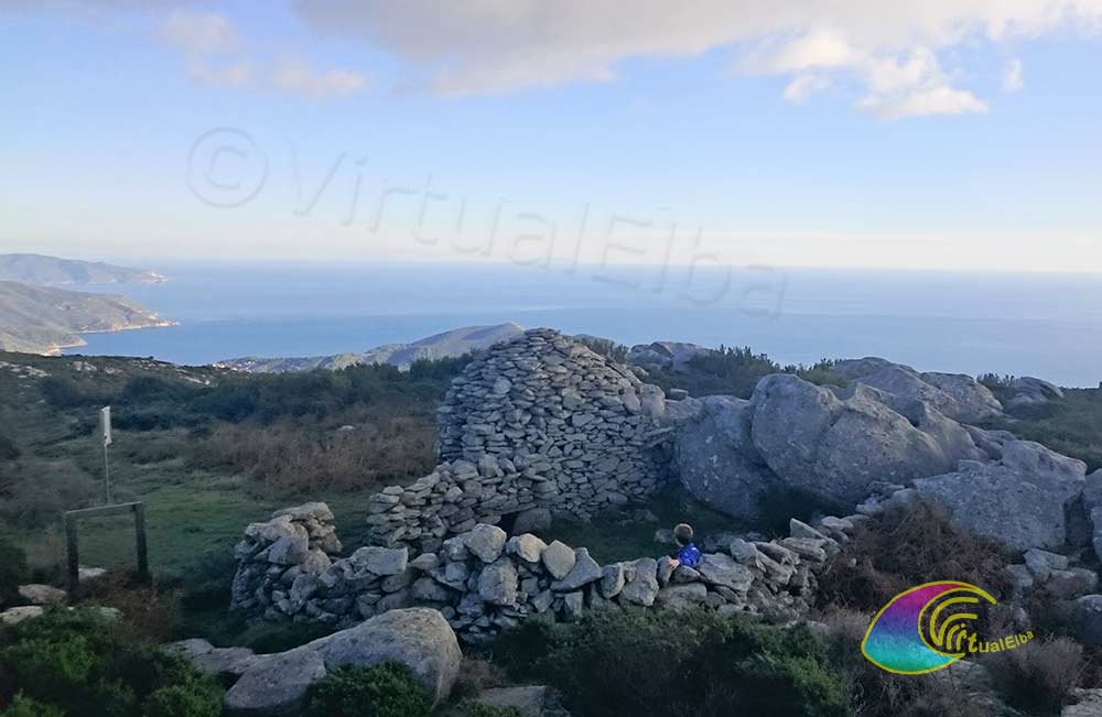 Caprile Collaccio Basso et Capo di Stella en arrière-plan