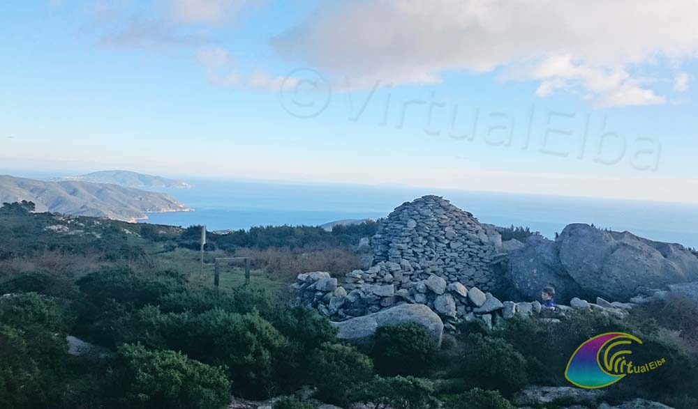 Caprile Collaccio Basso et Capo di Stella en arrière-plan