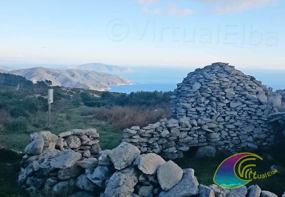 Caprile Collaccio Basso et Capo di Stella en arrière-plan