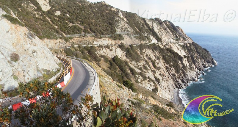 La via nella scogliera che da Marciana conduce a Chiessi