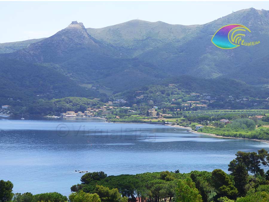 La baie de Magazzini et Schiopparello