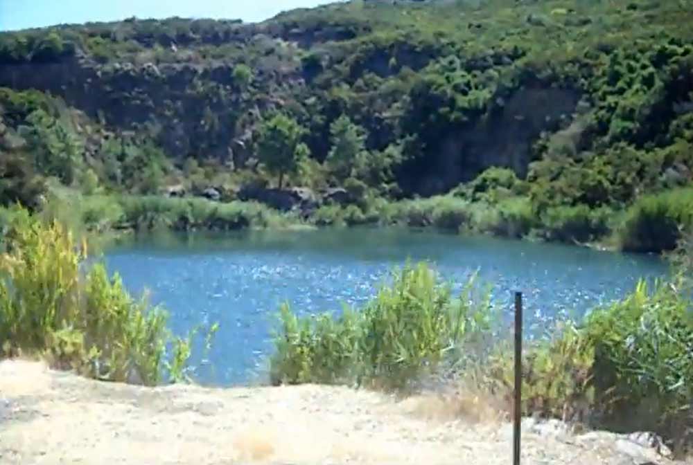 Le lac formé avec l'extraction de la mine Sassi Neri