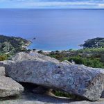 Cava delle Grottarelle sovrastante Cavoli veduta su Montecristo e Pianosa